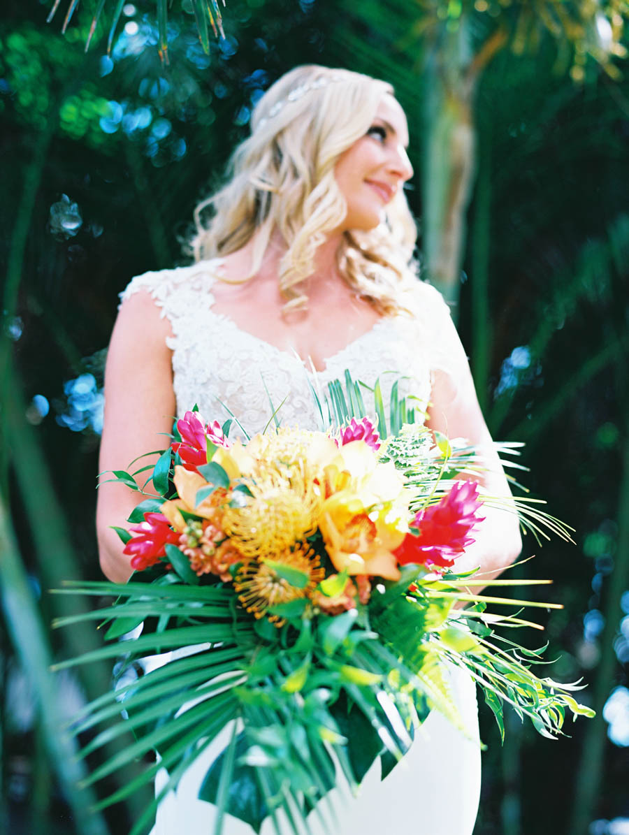 Bright + Bold Tropical Wedding at the Olowalu Plantation House - Makena ...